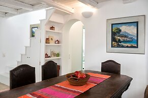 Sleeps8-parking-garden-pool-sunsets-barbeque