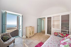 Sleeps8-parking-garden-pool-sunsets-barbeque