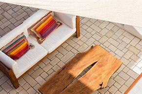 Sleeps8-parking-garden-pool-sunsets-barbeque