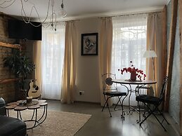 Elegant 1Br/Ba Apt in City Center w free parking