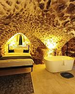 Tuğmaner Small House Ajar