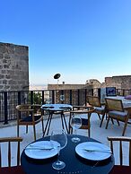 Tuğmaner Small House Ajar