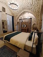 Tuğmaner Small House Ajar