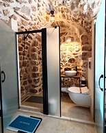 Tuğmaner Small House Ajar