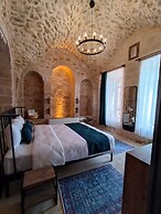 Tuğmaner Small House Ajar