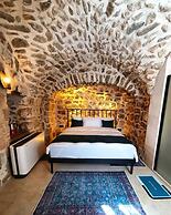 Tuğmaner Small House Ajar