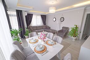 Stunning Gorgeous 2 BR near Golden Horn