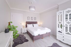 Stunning Gorgeous 2 BR near Golden Horn