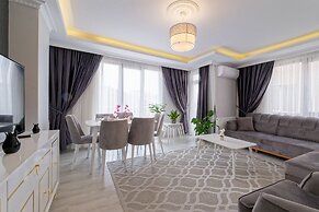 Stunning Gorgeous 2 BR near Golden Horn