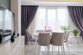 Stunning Gorgeous 2 BR near Golden Horn