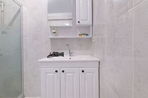 Stunning Gorgeous 2 BR near Golden Horn