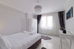 Stunning Gorgeous 2 BR near Golden Horn