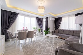 Stunning Gorgeous 2 BR near Golden Horn