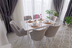 Stunning Gorgeous 2 BR near Golden Horn