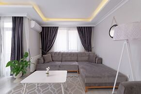 Stunning Gorgeous 2 BR near Golden Horn