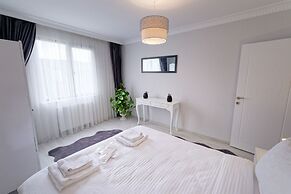 Stunning Gorgeous 2 BR near Golden Horn