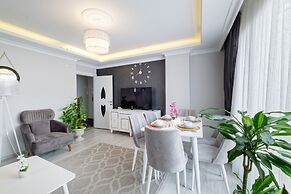 Stunning Gorgeous 2 BR near Golden Horn