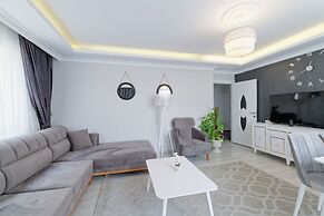 Stunning Gorgeous 2 BR near Golden Horn