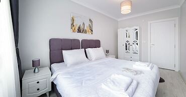 Stunning Gorgeous 2 BR near Golden Horn