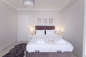 Stunning Gorgeous 2 BR near Golden Horn