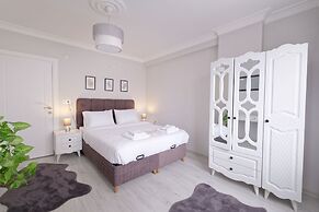 Stunning Gorgeous 2 BR near Golden Horn