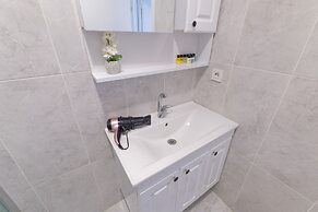 Stunning Gorgeous 2 BR near Golden Horn