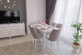 Stunning Gorgeous 2 BR near Golden Horn