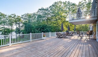 Deck House Limit 25 7 Bedroom Villa by RedAwning