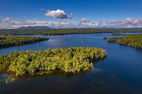 Deck House Limit 25 7 Bedroom Villa by RedAwning