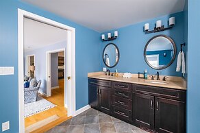 Deck House Limit 25 7 Bedroom Villa by RedAwning