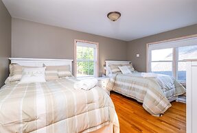 Deck House Limit 25 7 Bedroom Villa by RedAwning