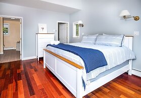 Deck House Limit 25 7 Bedroom Villa by RedAwning