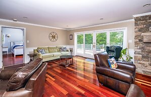 Deck House Limit 25 7 Bedroom Villa by RedAwning