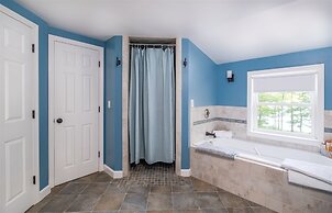 Deck House Limit 25 7 Bedroom Villa by RedAwning