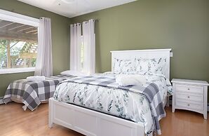 Deck House Limit 25 7 Bedroom Villa by RedAwning