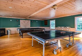 Deck House Limit 25 7 Bedroom Villa by RedAwning