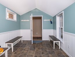 Deck House Limit 25 7 Bedroom Villa by RedAwning