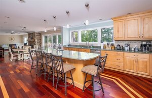 Deck House Limit 25 7 Bedroom Villa by RedAwning