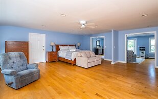 Deck House Limit 25 7 Bedroom Villa by RedAwning