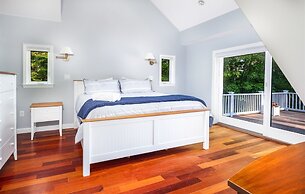 Deck House Limit 25 7 Bedroom Villa by RedAwning