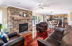 Deck House Limit 25 7 Bedroom Villa by RedAwning