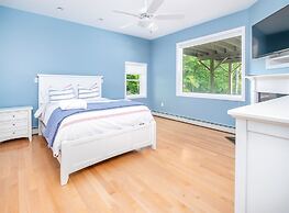 Deck House Limit 25 7 Bedroom Villa by RedAwning