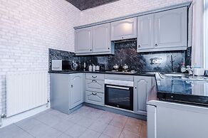 Stunning Three Bed House in Bradford