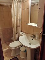 Beachfront Apartment - Sleeps 3 & Free Parking