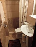 Beachfront Apartment - Sleeps 3 & Free Parking