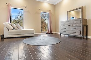 Uncommon Grounds Estate