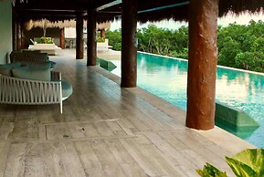 Condo With Amazing Jungle View With Top Amenities