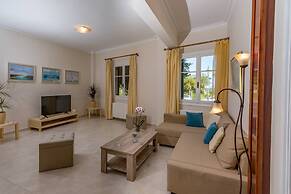 Katerina Residence - Beachfront Plaz Eot