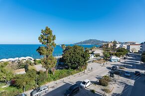 Katerina Residence - Beachfront Plaz Eot