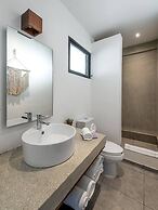 Great Located Private Villa W/amazing Rooftop Pool